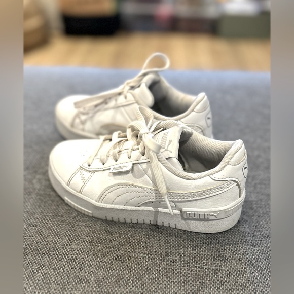 White classic lace-up Puma running shoes - Picture 4 of 8